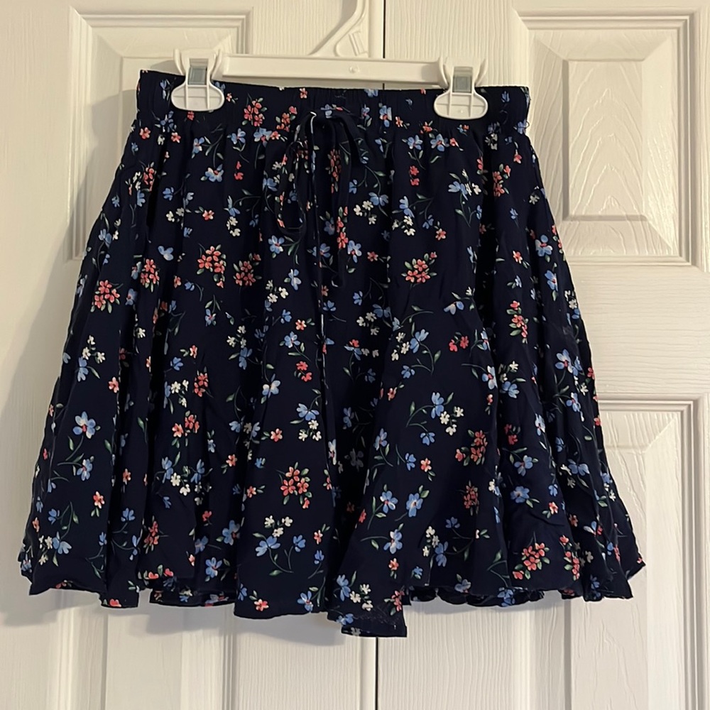 Mi Ami (Francesca’s) blue floral mini skirt size small